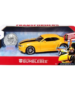 Brand new 👍 Transformers 2006 Chevrolet Camaro Concept Bumblebee 1:24 Die Cast Vehicle ⭐